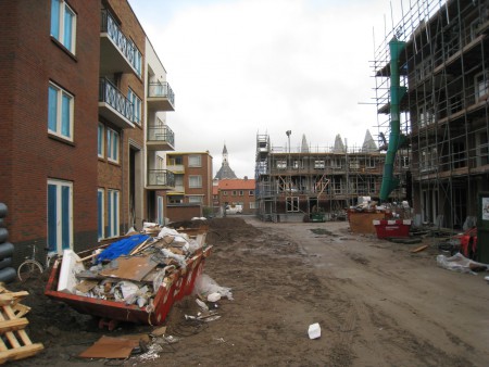 Achterzijde van ingang parkeergarage